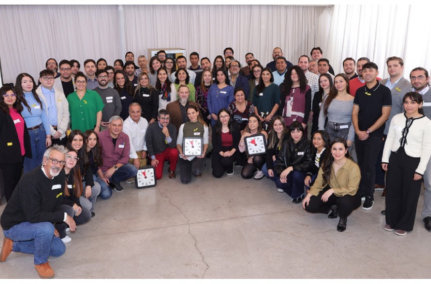 Más de 50 funcionarios públicos participaron en taller de Design Thinking impartido por D-School de la U. Mayor