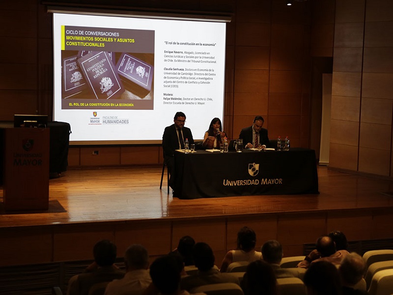 Debate// Última charla del ciclo “Movimientos sociales y asuntos constitucionales” revisó el vínculo entre economía y cartas fundamentales