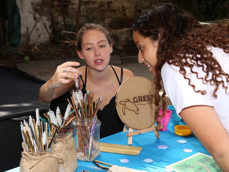 Estudiantes// Emprendimiento y sustentabilidad se unen en una nueva versión de la Ecoferia Mayor