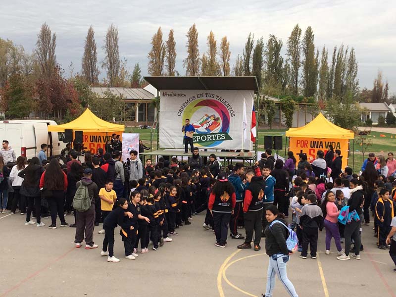 Vida saludable// Estudiantes de Educación Física potencian sus conocimientos en actividad con 400 escolares de Belén Educa