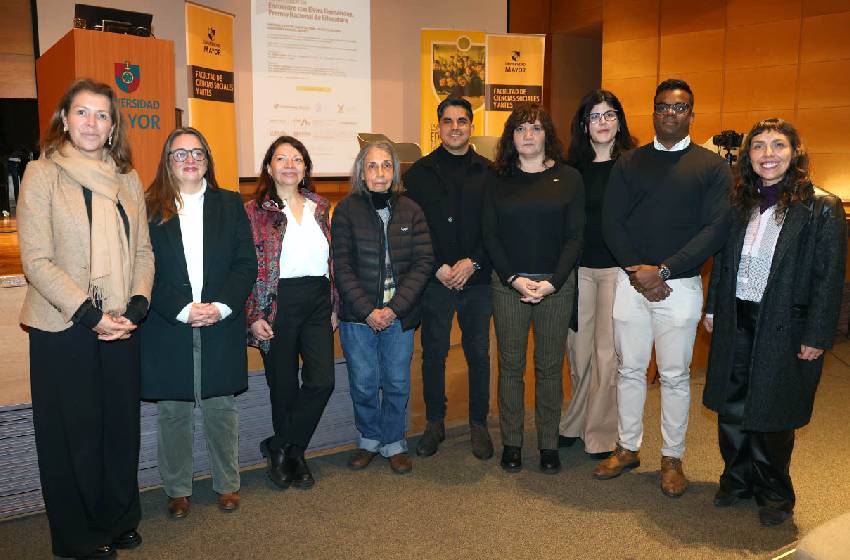 Elvira Hernández, Premio Nacional de Literatura, lideró encuentro “Poesía y Educación” para más de 100 estudiantes
