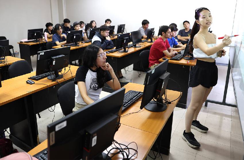 Estudiantes del MIT de EE.UU. lideran nueva versión del Taller de Programación U. Mayor