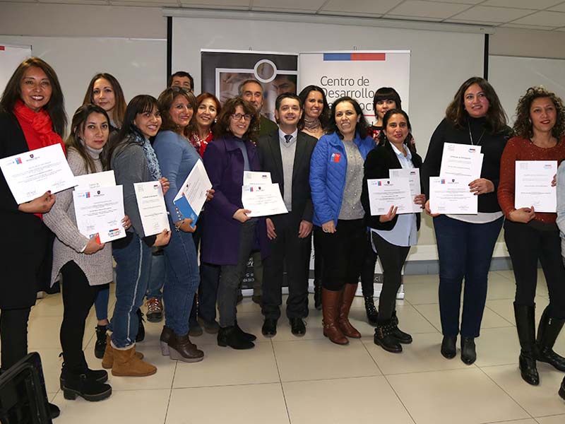 Formación// Escuela de Mujeres U. Mayor capacitó a 35 emprendedoras de La Florida y Ñuñoa