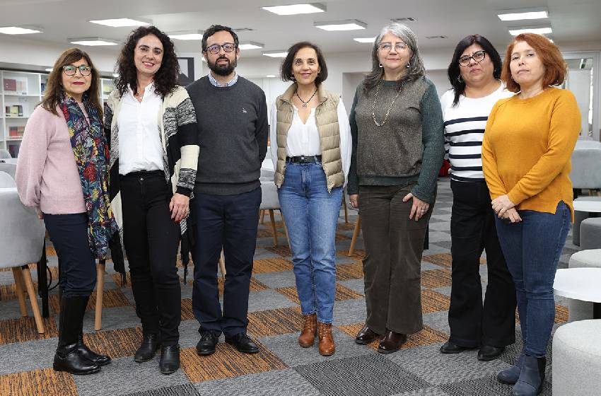 Representante de la U. Pública de Navarra conoció el Sistema de Bibliotecas U. Mayor