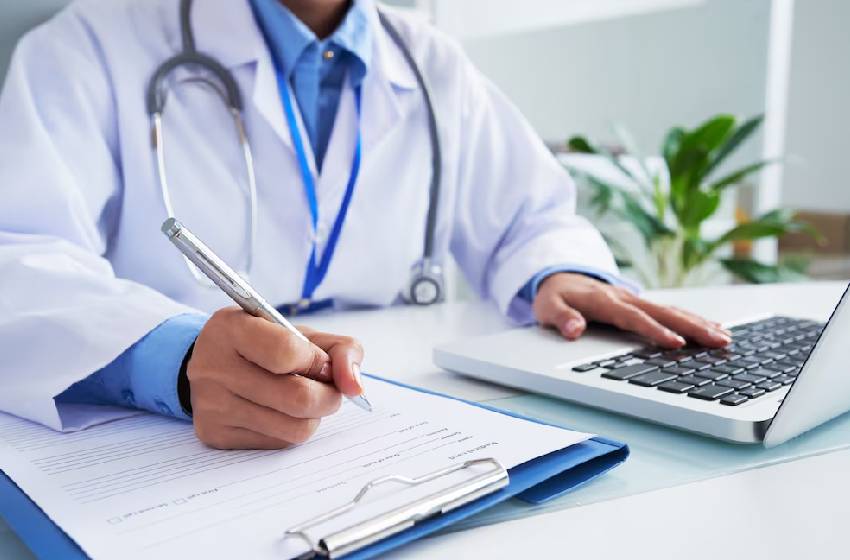 Titulados de la Escuela de Medicina superaron el promedio nacional en el EUNACOM 2024