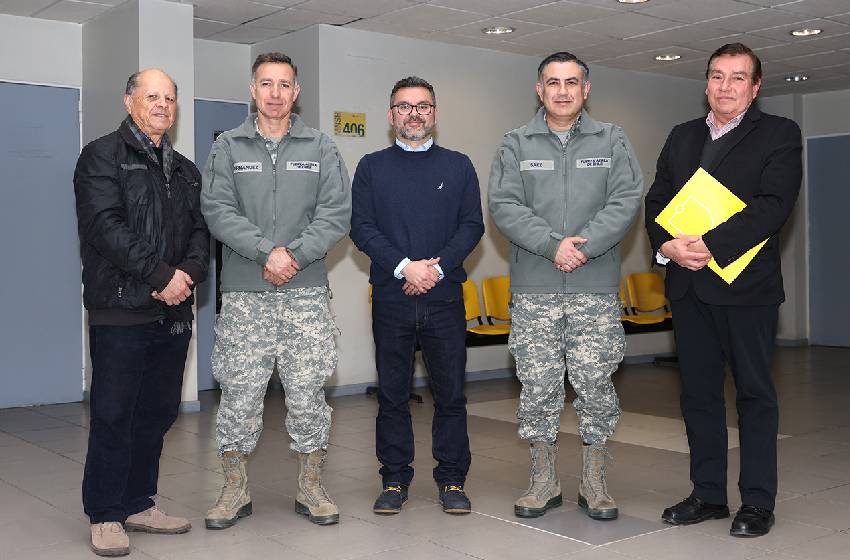 Escuela de Ingeniería se reunió con la Dirección Espacial de la FACH para concretar trabajos en conjunto