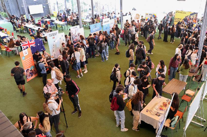 Más de 70 estudiantes extranjeros mostraron su cultura en la Feria de Intercambio Internacional