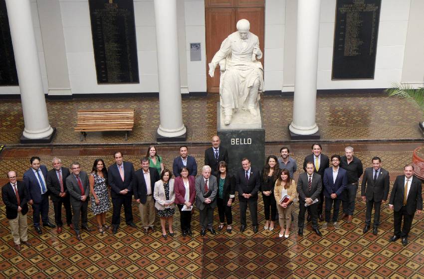 U. Mayor participó en reunión para coordinar apoyo al nuevo proceso constitucional