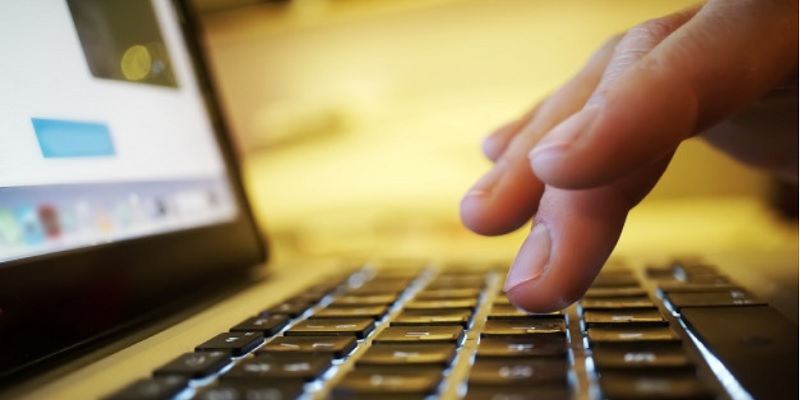 Inglés// Videos por WhatsApp y adaptación al contexto: Así realizan sus prácticas los Estudiantes de Pedagogía en Inglés U. Mayor