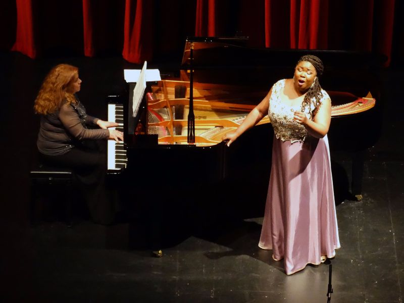 Conservatorio//Soprano exhibió su talento en la Temporada Internacional de música clásica de la U. Mayor