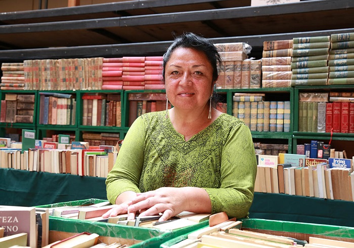 Feria del Libro Usado// Graciela Huinao, la poeta y ensayista mapuche que fue reconocida en la XXVII Feria del Libro Usado U. Mayor