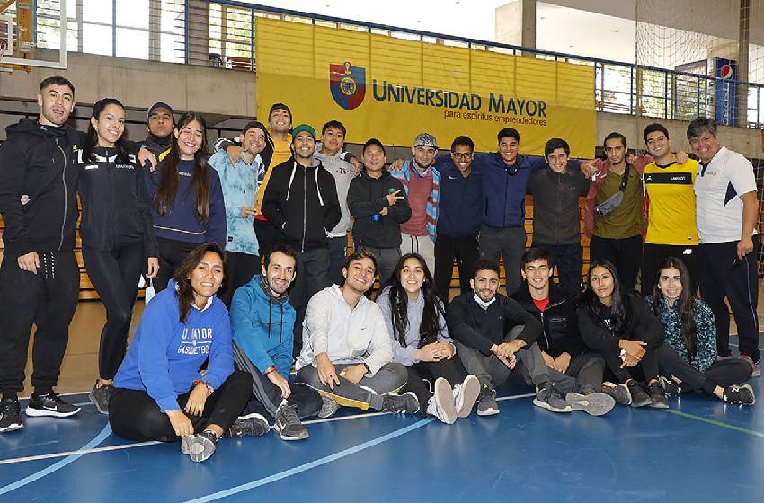 Goalball: el deporte que reunió a escolares ciegos y universitarios en el Estadio Mayor