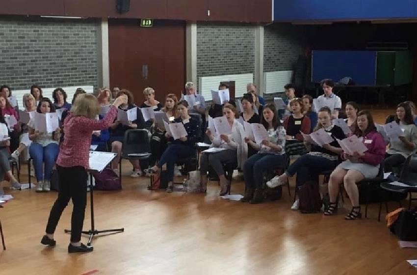 Reconocida académica húngara visita la U. Mayor para impartir clases magistrales sobre el Método Kodály