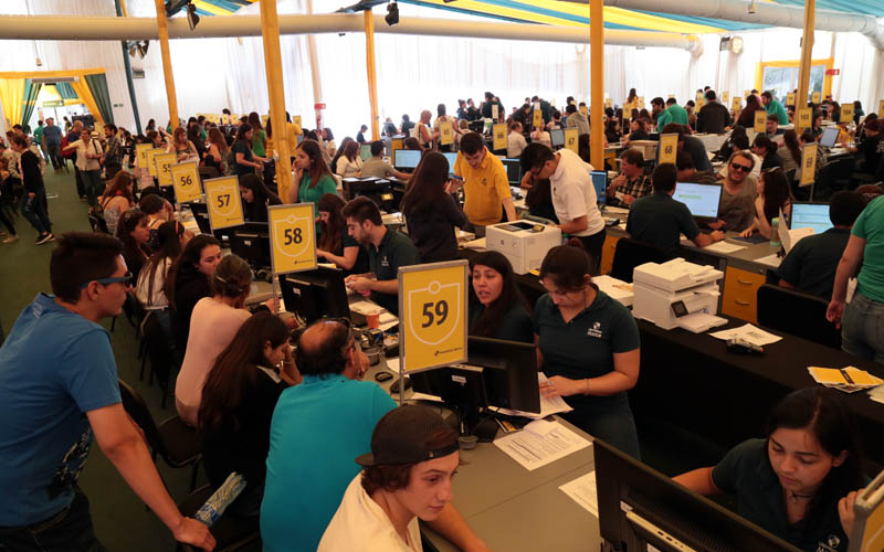 Admisión//Con gran éxito se desarrolló la primera jornada de Matrículas en la Universidad Mayor