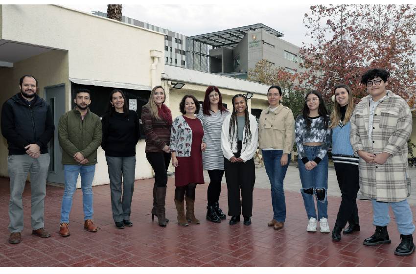 Estudiantes de Harvard llegaron a la U. Mayor para difundir el método Pre-textos a docentes y alumnos