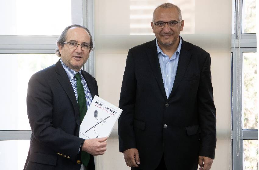 Rector Manque se reunió con embajador de Israel para comentar el nuevo libro del Centro CICS