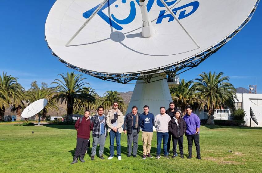 Ingenieros complementaron su formación en telecomunicaciones satelitales tras visita a telepuerto en Curacaví