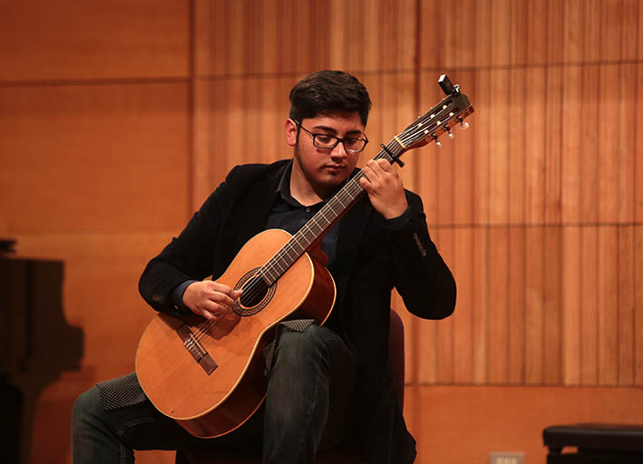 Conservatorio// Estudiante de guitarra clásica se adjudica proyecto Fondart para recorrer el sur del país