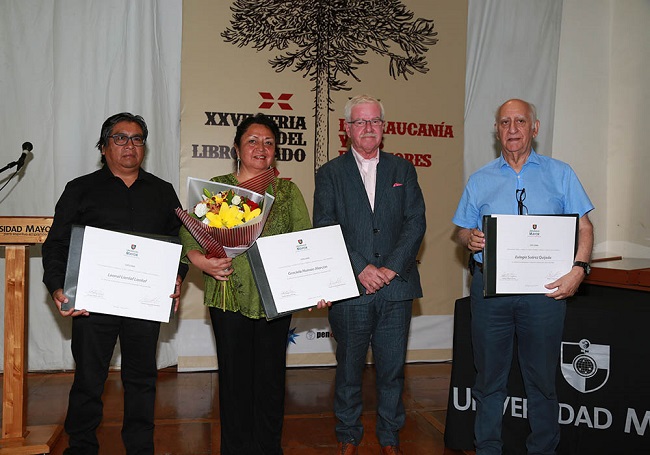 Feria del Libro Usado// U. Mayor dio inicio a su Feria del Libro Usado con homenaje a tres destacados escritores de La Araucanía