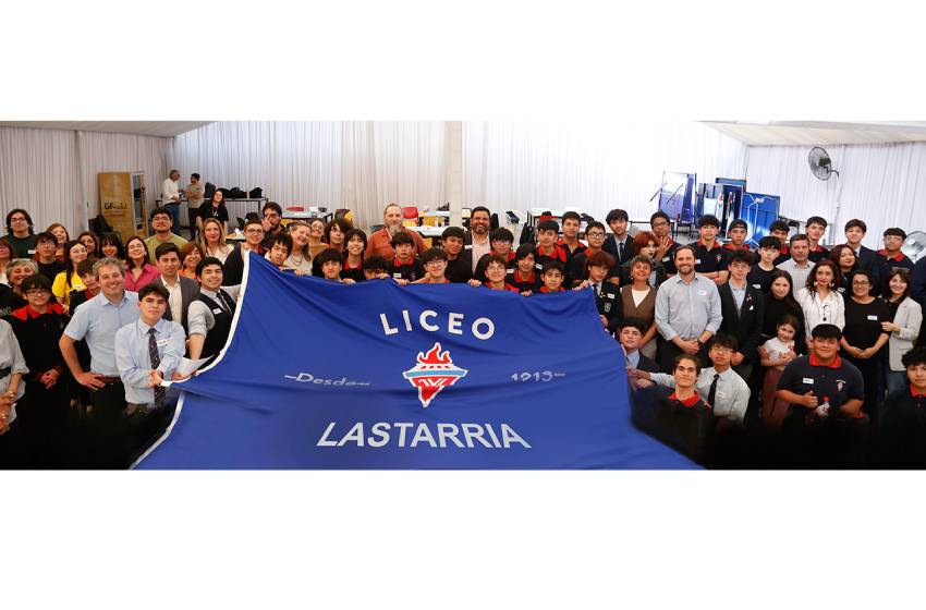 Más de 80 integrantes del Liceo Lastarria reflexionaron sobre convivencia escolar en la U. Mayor