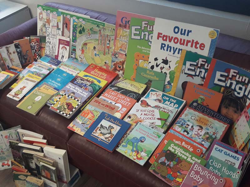 Actualidad//Pedagogía en Inglés reunió 105 textos para ir en ayuda de escolares en riesgo social