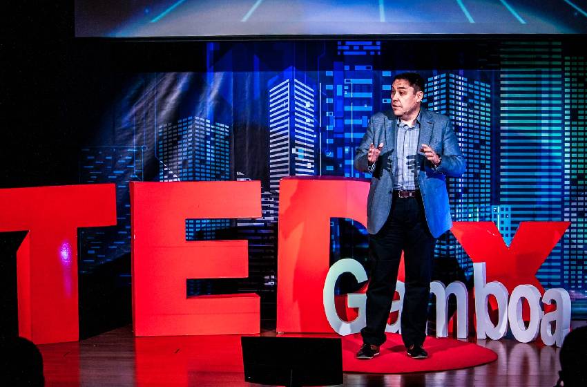 Docente de Computación e Informática dio su primera charla Tedx sobre los alcances de la Transformación Digital en Panamá