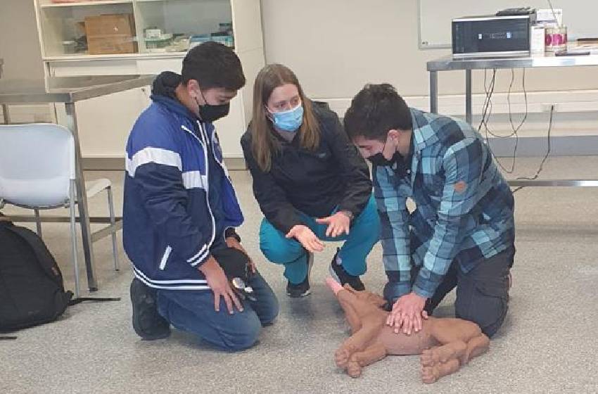 350 escolares de todo Chile participaron en los Talleres de Invierno U. Mayor 2022
