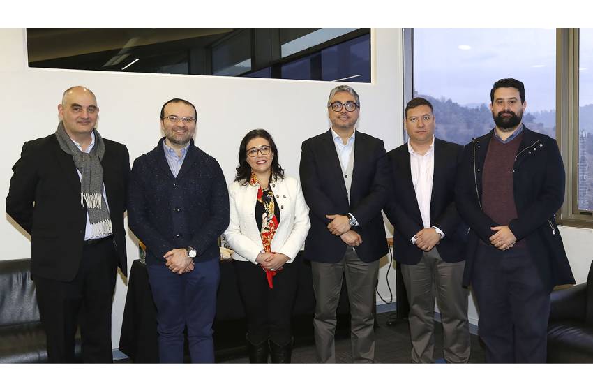 Decana de Medicina de la U. de Concepción visitó el campus Huechuraba