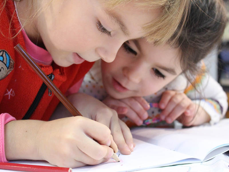 Vacaciones//Académica comenta la nueva tendencia de contratar educadoras durante vacaciones