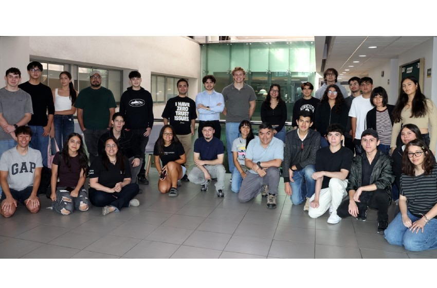 35 estudiantes integran la sexta versión del Taller de Programación U. Mayor/MIT