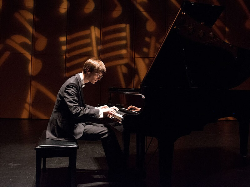 Conservatorio//Pianista austriaco protagonizó concierto organizado por la Universidad Mayor