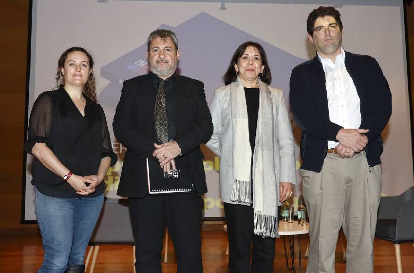 Expertos en política debatieron sobre los caminos hacia una Nueva Constitución