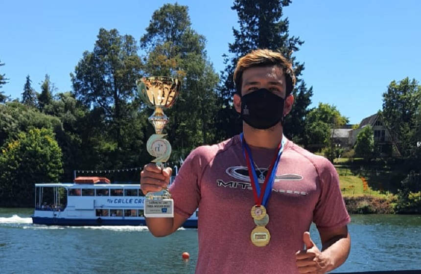 Estudiante U. Mayor se coronó campeón en la competencia de natación Tres Aguas 2022