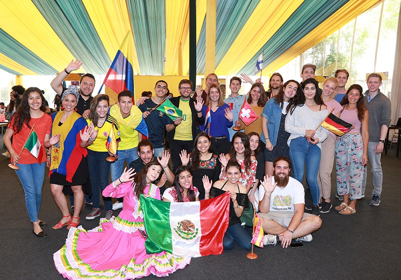 RRII// Estudiantes de nueve países dieron a conocer su cultura en la XXII Feria de Relaciones Internacionales