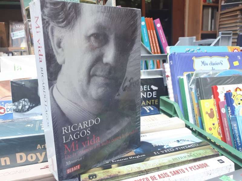 Cultura// Biografías: un género que se destaca en la Feria del Libro Usado U. Mayor