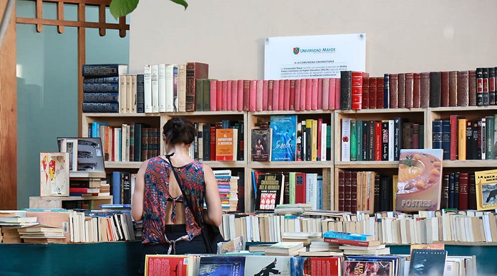 Feria del Libro Usado// Los “tesoros” que puedes encontrar en la última semana de la Feria del Libro Usado U. Mayor