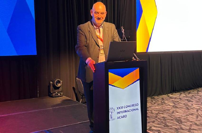 Director de Especialidades Médicas recibió distinción en congreso internacional de ortopedia