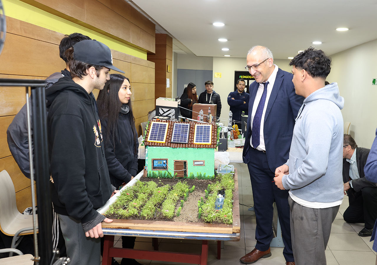 Proyectos de ingeniería fueron exhibidos en la VII Feria de Automatización y Robótica U. Mayor