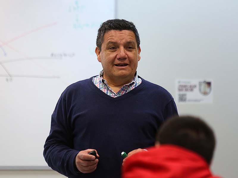 Actualidad//Connotado deportólogo colombiano analizó la realidad del deporte en Chile y el recambio de “La Roja”