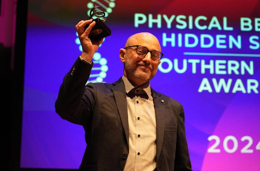Decano Gomberoff recibió premio en Alemania por su programa de TV “Belleza Física”