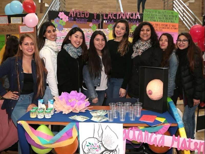 Estudiantes //Obstetricia y Puericultura  de la U. Mayor presentaron trabajos de estudios de matronería
