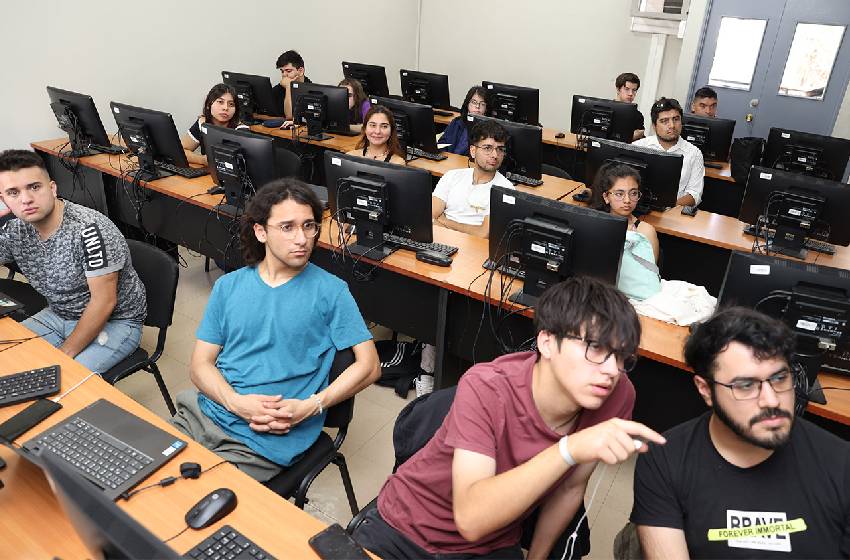 Ingeniería realizó nueva versión de su Escuela de Verano, que reunió a 50 participantes