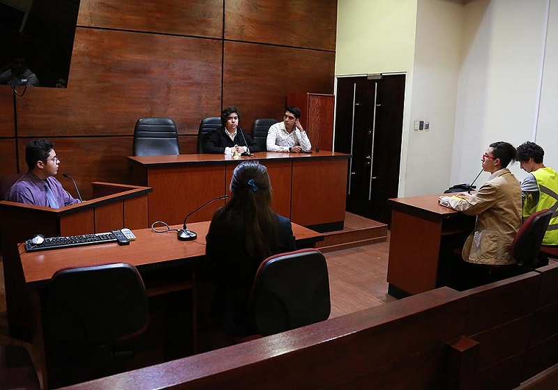 Actividades// Estudiantes del programa Talento Mayor finalizaron taller de Oratoria y Litigación en la Sala del Tribunal Mayor