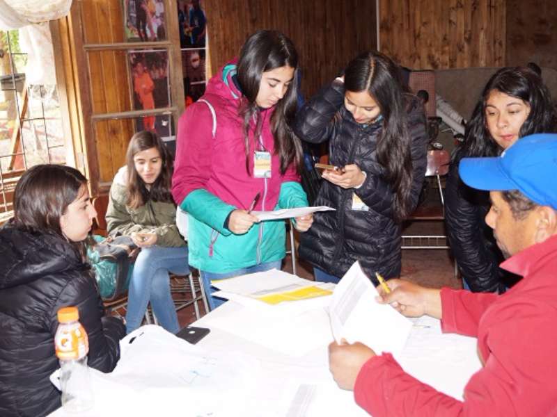 Estudiantes// Terapia Ocupacional U. Mayor realizó catastro de personas con discapacidad en Isla de Maipo