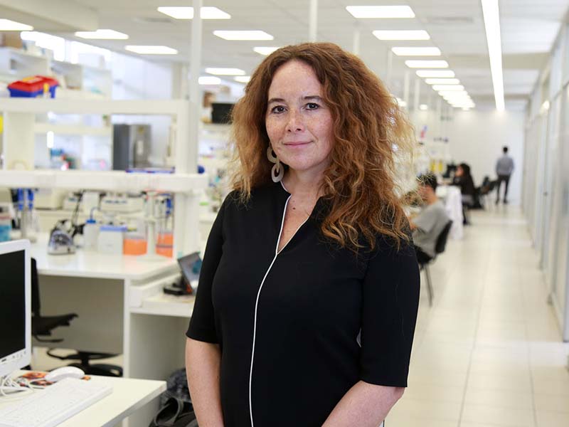 Análisis// Reconocida investigadora chilena visitó la U. Mayor: “La ciencia en nuestro país está desacoplada de los avances tecnológicos”