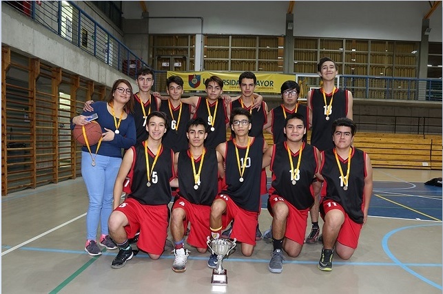 Deporte// Liceo Ramón Barros Luco se quedó con el torneo de Básquetbol organizado por la U. Mayor