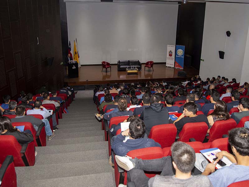 Salud// Con la asistencia de 200 voluntarios, U. Mayor acogió el Primer Seminario “Trauma y Bomberos”