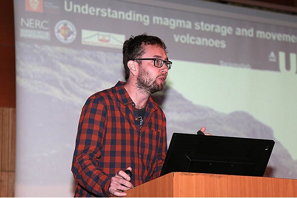 Estudiantes// Geología U. Mayor realizó charla de bienvenida a sus estudiantes