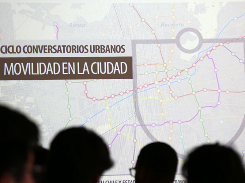 Arquitectura//Conversatorio reunió a expertos que analizaron las claves para mejorar la movilidad en la ciudad