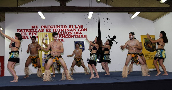 Educación // Estudiantes de Educación Física participan en lanzamiento del programa “Crecer en Movimiento”